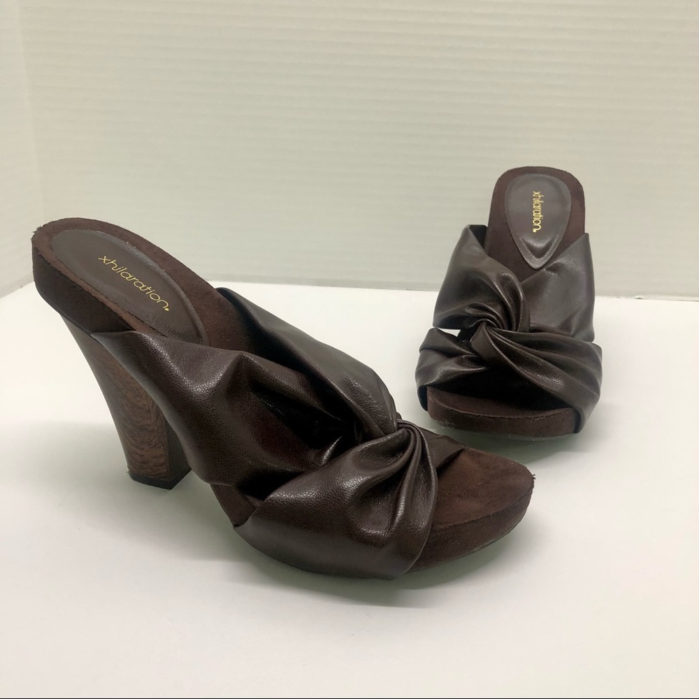 Xhilaration Wood look heel sandals Chocolate Brown - Picture 2 of 3